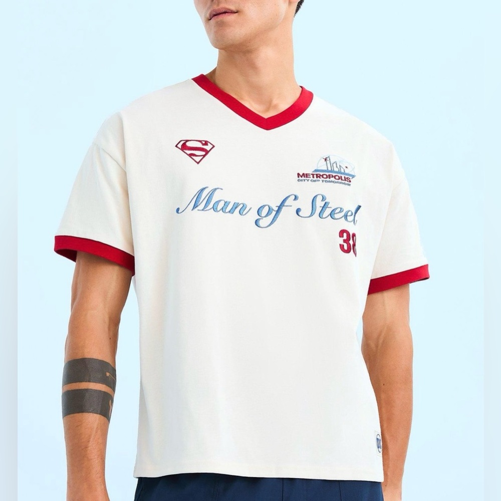 NWT Box Lunch DC Comics V-neck Superman script Tee size 2X